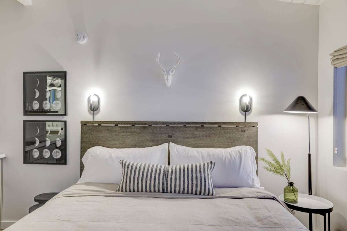 Schreibtisch, Bügeleisen/Bügelbrett, Reisekinderbett, kostenloses WLAN