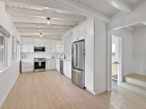 Refrigerador, microondas, horno, placa de cocina