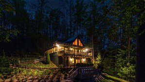 A log cabin with a balcony and a deck, surrounded by a forest. - Patriot's Point Secluded Vacation escape (Bryson City)