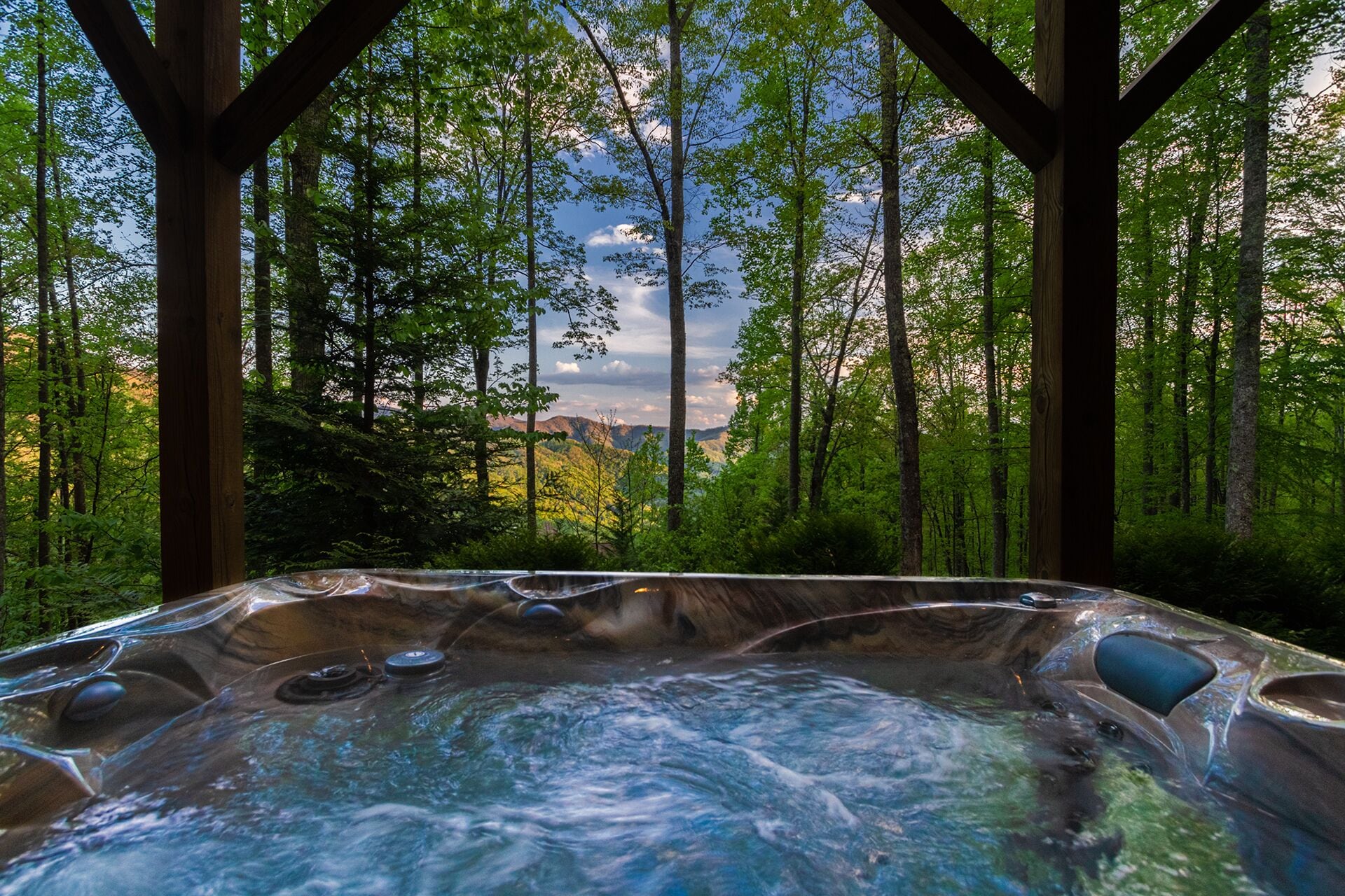 Outdoor spa tub
