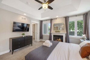 4 bedrooms, hypo-allergenic bedding, memory-foam beds, desk