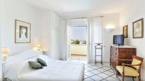 5 slaapkamers, een bureau, een strijkplank/strijkijzer, gratis wifi