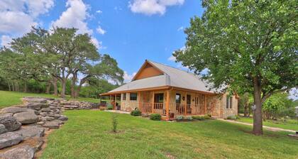 Honky Tonk Getaway- Secluded Pet Friendly Property near Hays City Store!