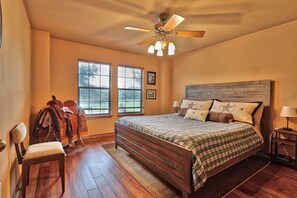 3 bedrooms, iron/ironing board, WiFi, bed sheets