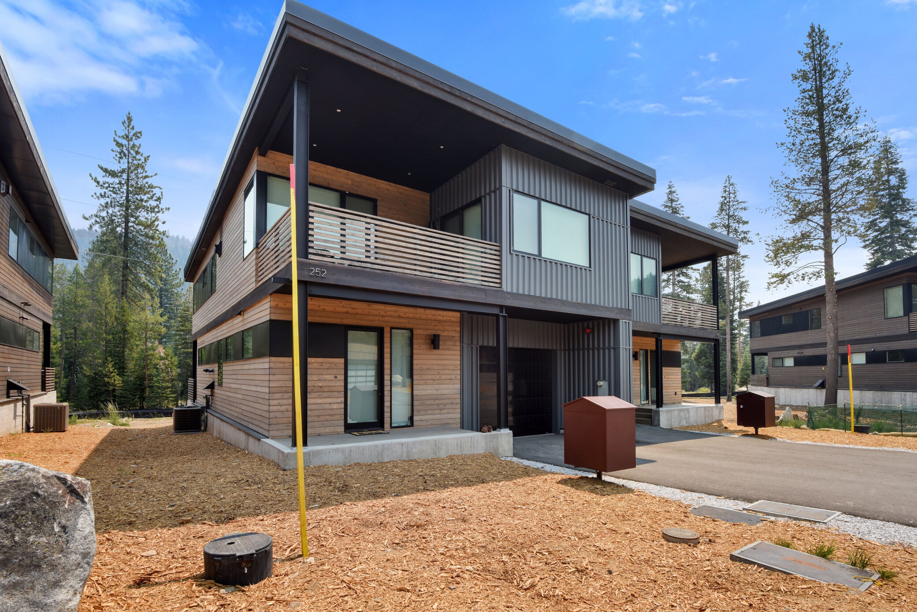 Paradise in the Palisades | Private Hot Tub, Raft & Beach Equipment Included!