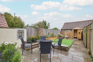 Outdoor dining - Host & Stay | Willow Cottage (Helmsley)