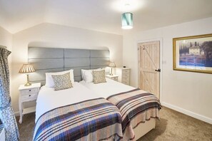 2 bedrooms, iron/ironing board, internet, bed sheets