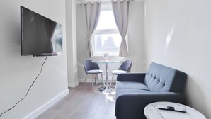 Unclassified image, 4 of 13, button - Studio & One Bedroom Apartment in Euston (London)