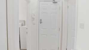 Unclassified image, 3 of 13, button - Studio & One Bedroom Apartment in Euston (London)