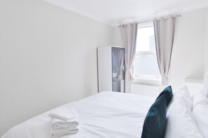 1 habitación, caja de seguridad en la habitación y muebles diferentes 