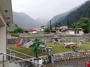 Children’s play area – outdoor