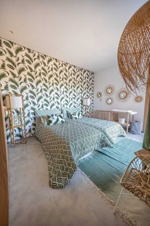 4 Schlafzimmer, Zimmersafe, Schreibtisch, Bügeleisen/Bügelbrett