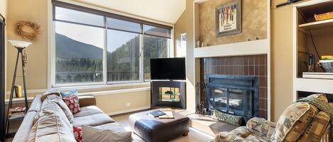 Condo, 3 Bedrooms | Living area