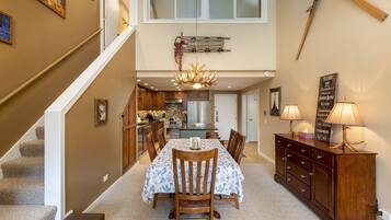 Condo, 3 Bedrooms | Dining