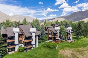 Exterior - Wildflower Condo 679- Mountain & Lake Views in the Heart of Sun Valley Resort (Sun Valley)