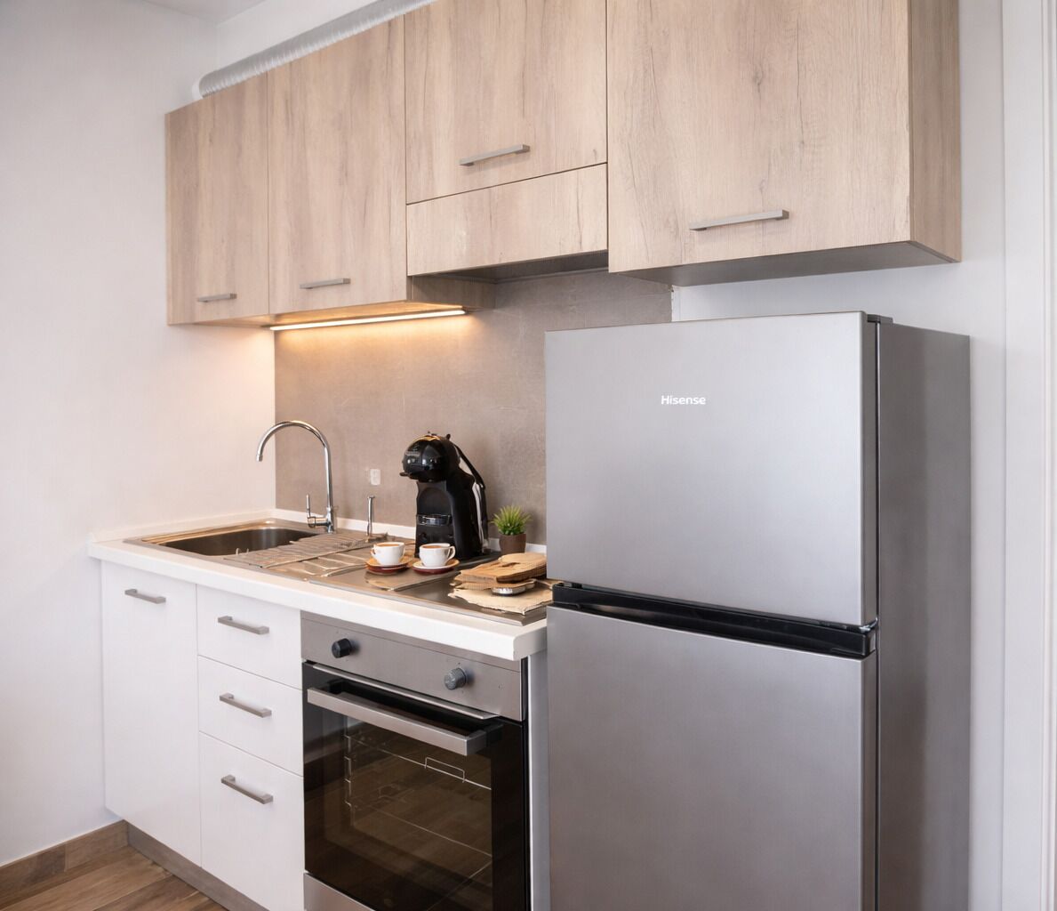 Réfrigérateur, four, cafetière/bouilloire