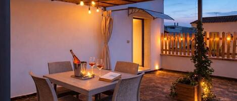 屋外ダイニングエリア