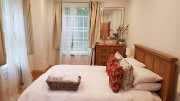 5 bedrooms, iron/ironing board, free WiFi, bed sheets