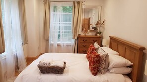 5 bedrooms, iron/ironing board, free WiFi, bed sheets