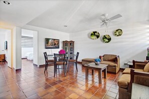 Interior - +MS +Suite Confortable +Centrica +Zaragoza +A24 (Santiago de Querétaro)