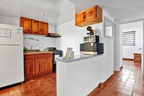 Fridge, microwave, oven, stovetop - +MS +Suite Confortable +Centrica +Zaragoza +A24 (Santiago de Querétaro)