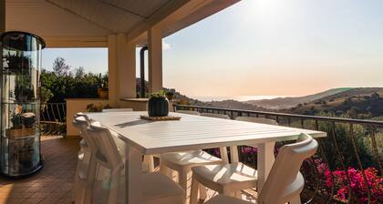 Villa Mariposa with sea view, private pool, garden, barbecue and free Wi-Fi