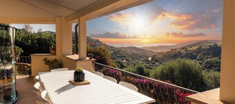 Villa Mariposa med havudsigt, privat pool, have, grillområde og gratis Wi-Fi