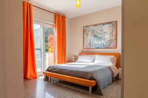 3 bedrooms, desk, travel cot, free WiFi