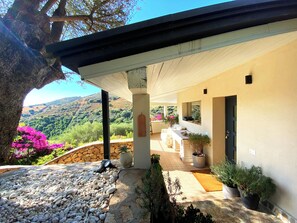 Terrace/patio - Villa Mariposa with sea view, private pool, garden, barbecue and free Wi-Fi (Budoni)