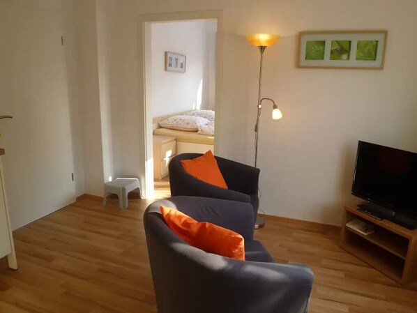 TV - Haus Amrum - Located east village on the dunes: FeWo1 * look, book, experience * (Juist)