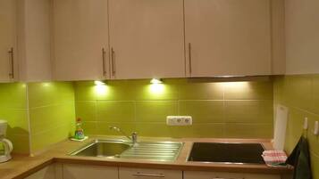 Fridge, stovetop, dishwasher, coffee/tea maker