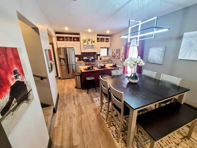 Downtown, Themed Rooms w/Luxury Design