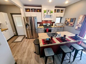 Refrigerador, microondas, horno y parrilla de estufa 