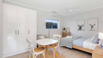1 chambre, fer et planche à repasser, Wi-Fi, draps fournis
