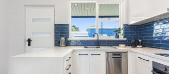 Wild Rose Cottage, WIFI, 100M to the water