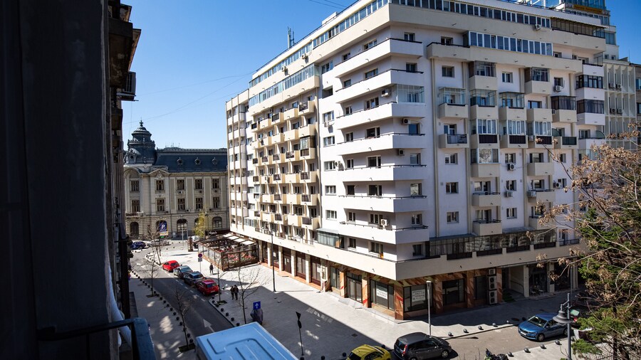 Metropole Apartments Studio City