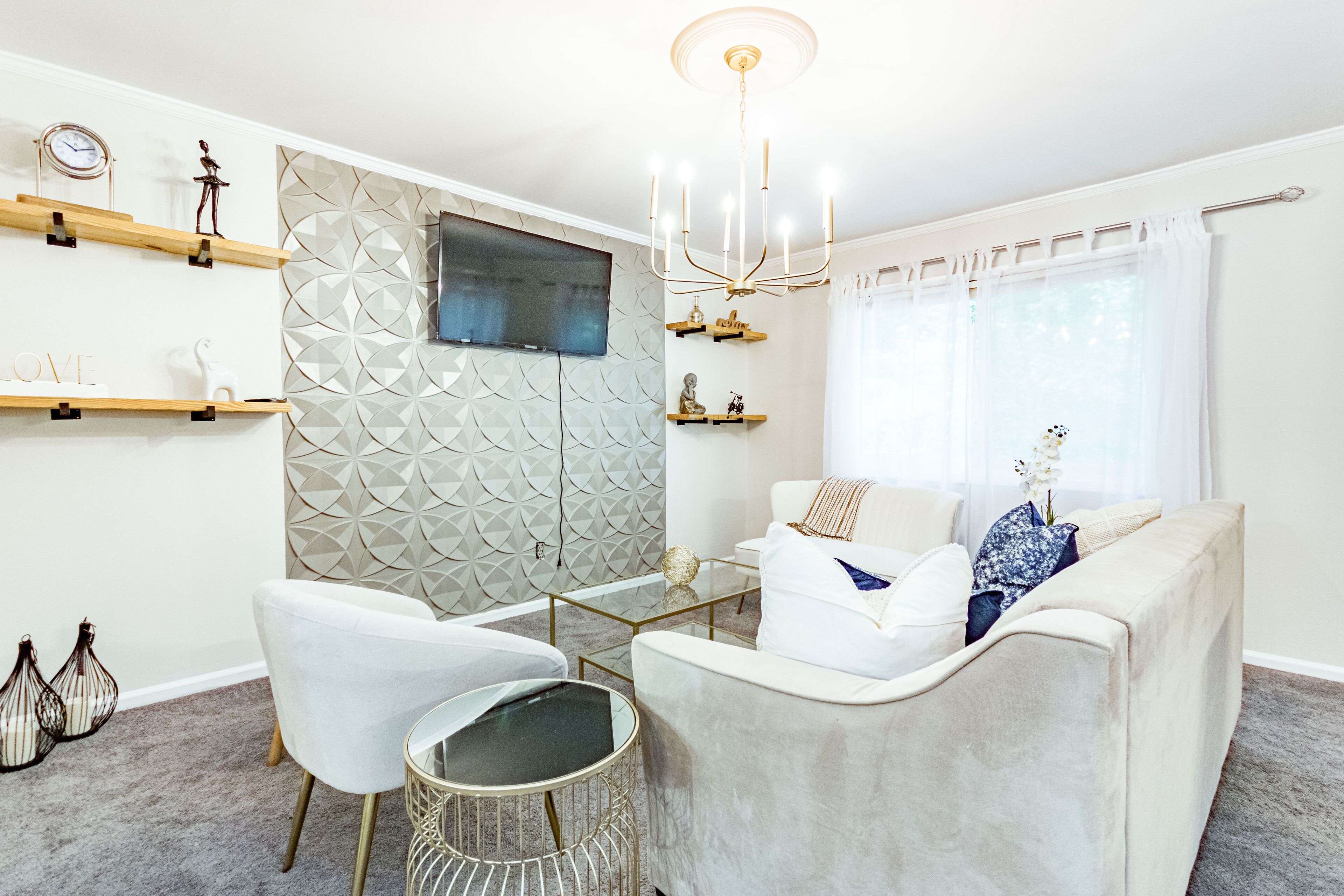 5br golden beauty close to North Hills!!