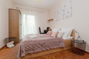 アパートメント 1 ベッドルーム バルコニー | 1 室のベッドルーム、ベッドシーツ