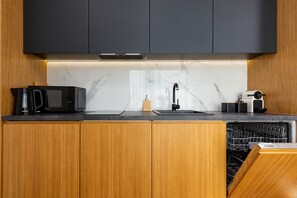 微波爐、洗碗機、咖啡機/沖茶器、廚房用具/餐具/器皿
