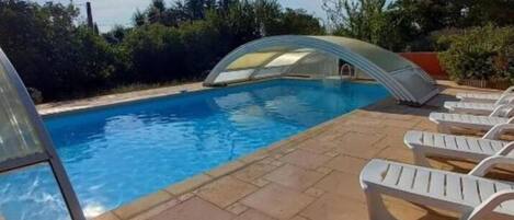 حمّام سباحة خارجي