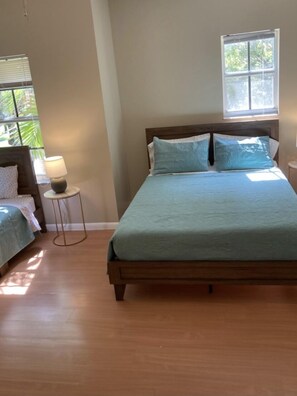 3 Schlafzimmer, Schreibtisch, Bügeleisen/Bügelbrett, kostenloses WLAN