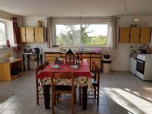 House | Private kitchen | Fridge, microwave, oven, stovetop