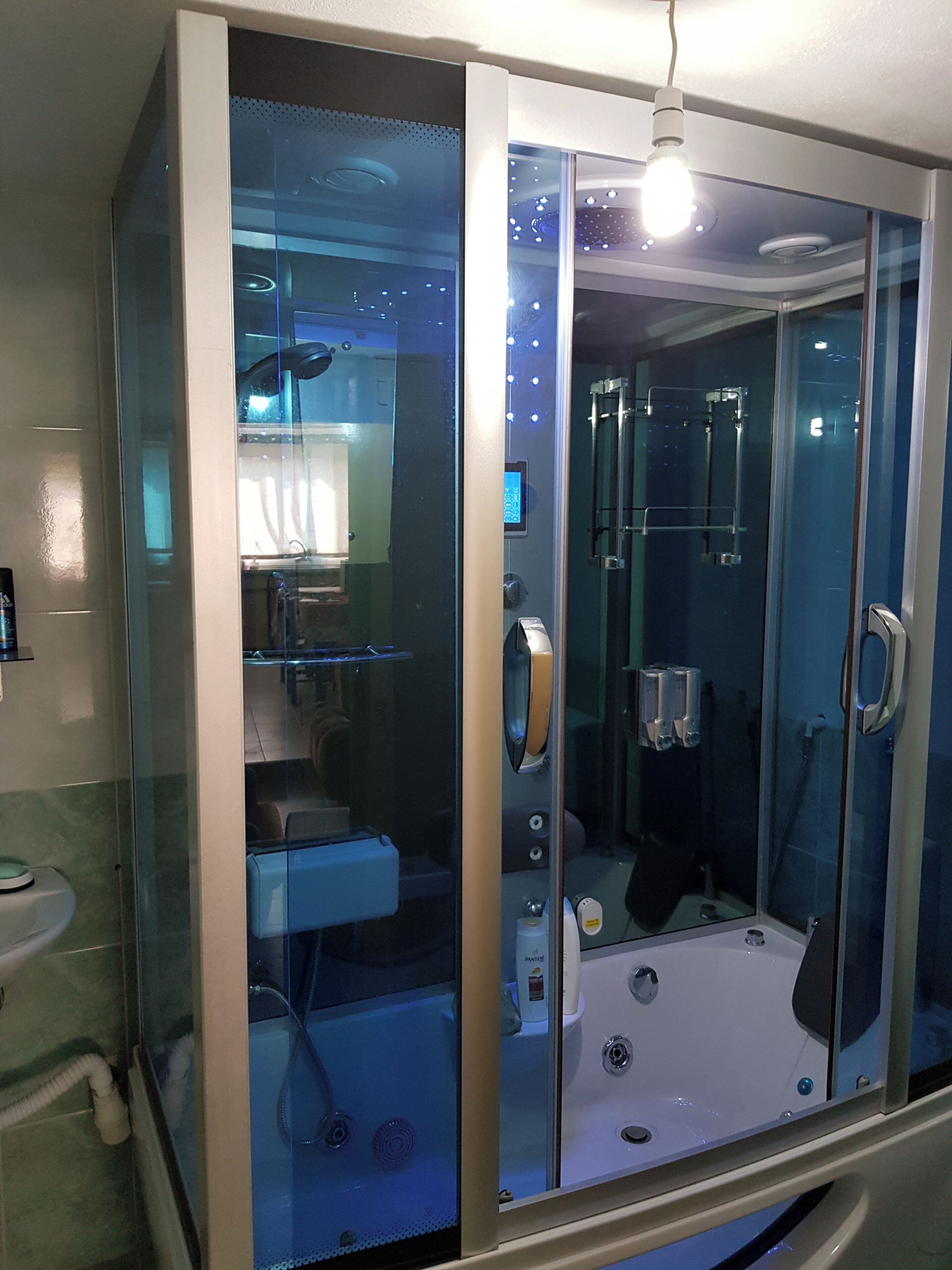 House | Bathroom | Combined shower/bathtub, deep-soaking bathtub, hair dryer, towels