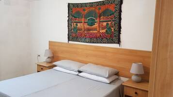 Talo | 2 makuuhuonetta, silitysrauta/-lauta, ilmainen Wi-Fi, vuodevaatteet