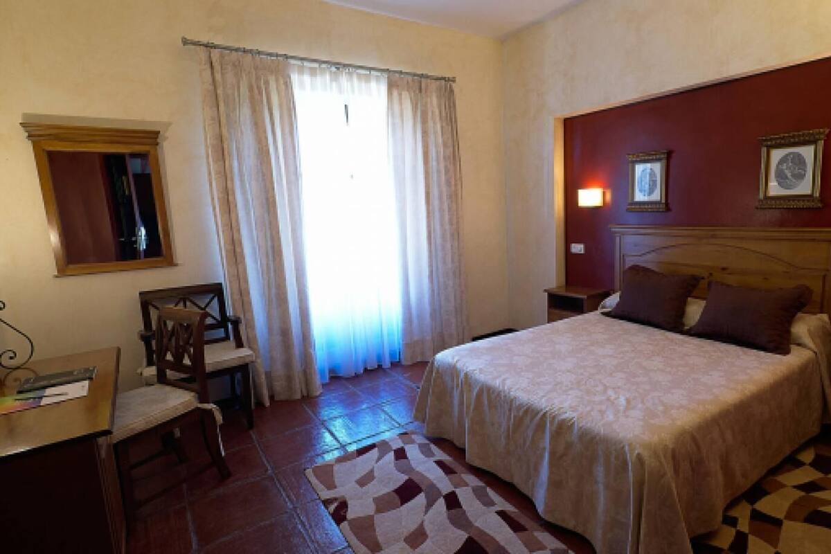 Standard Studio Suite | Minibar, in-room safe, desk, laptop workspace