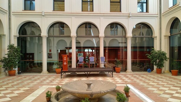 20-inch TV with digital channels - HOTEL ESCUELA CONVENTO STO DOMINGO (Archidona)