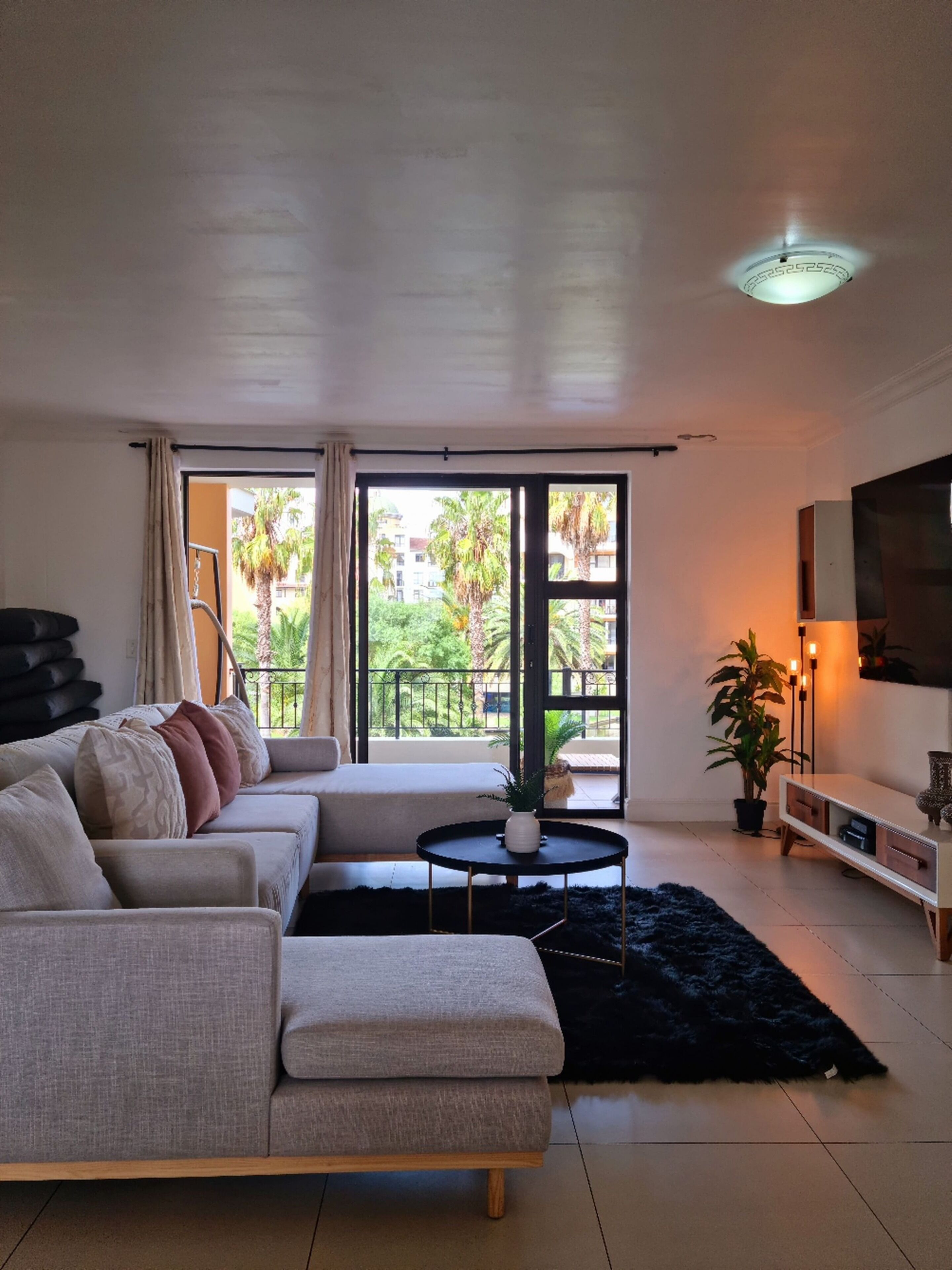 Luxury Apartment, 3 Bedrooms, Non Smoking | Living room | Flat-screen TV