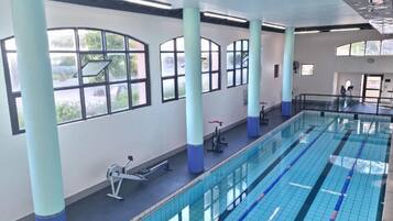 Piscina coperta, piscina all'aperto