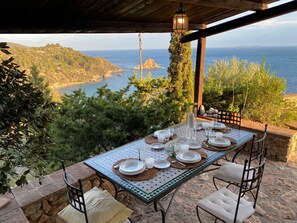 Outdoor dining - Stone house with breathtaking sea view and private beach (Porto Santo Stefano)