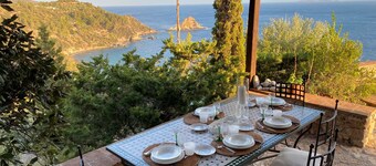 Casa di pietra con vista mozzafiato sul mare e spiaggia privata